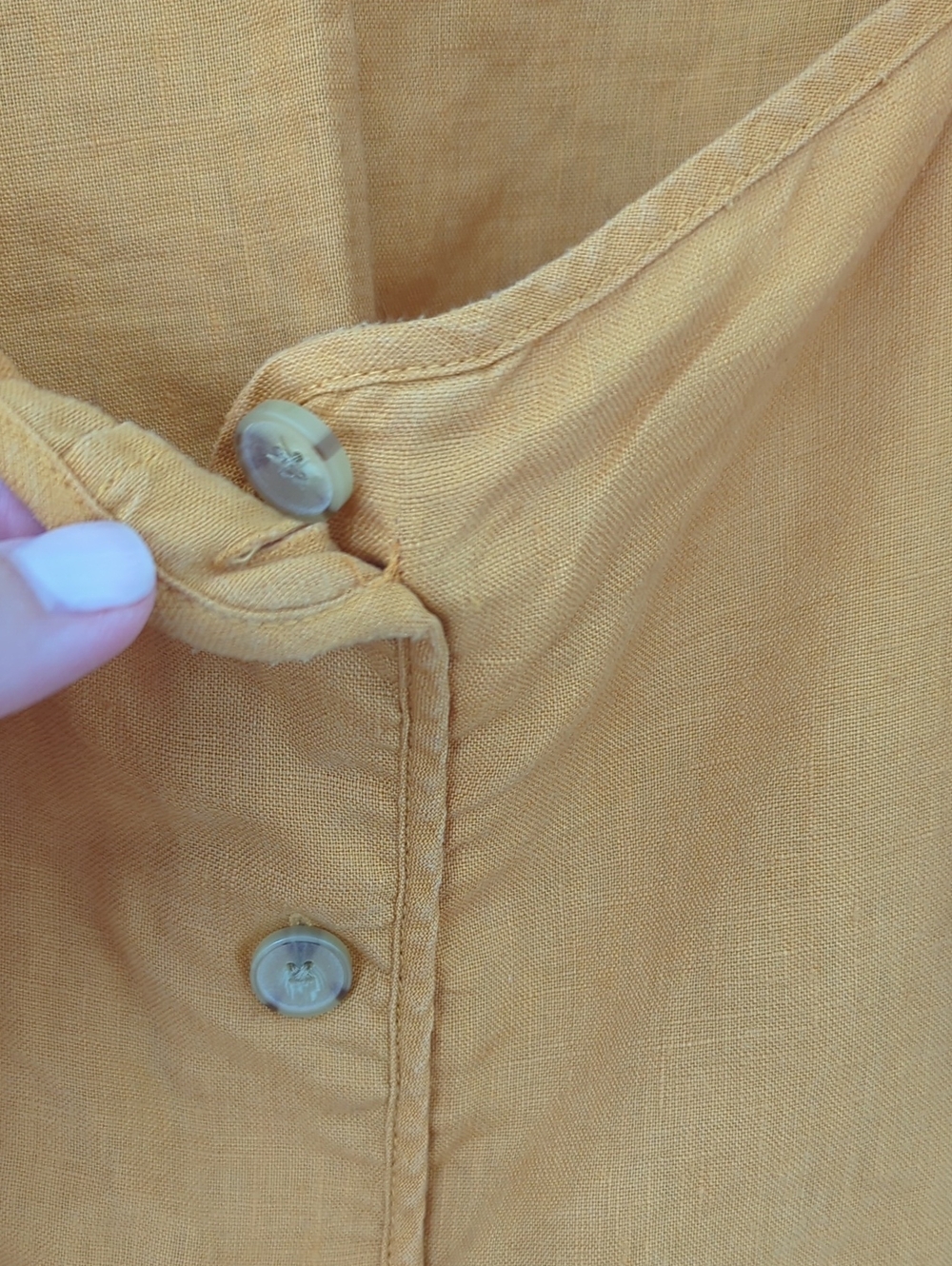 Everlane - Linen Puff-Sleeve Button-Front Top - Picture 6 of 6